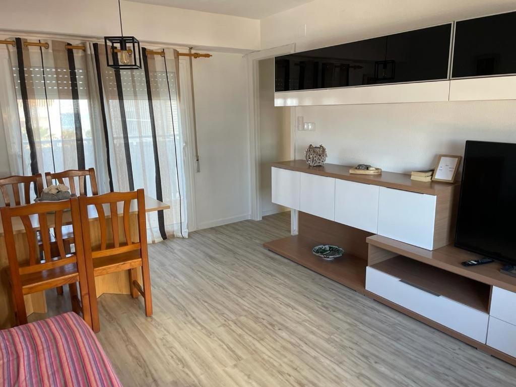 En Complejo Residencial Con Piscina Y Garaje Frente Al Mar Apartamento *