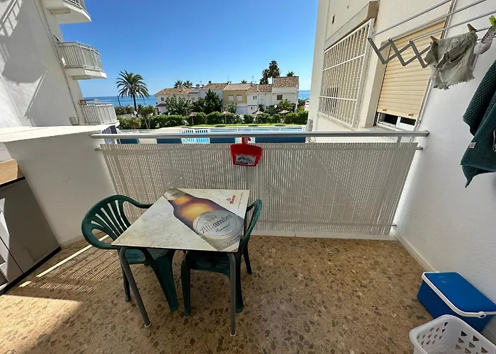 Apartamento En Complejo Residencial Con Piscina Y Garaje Frente Al Mar