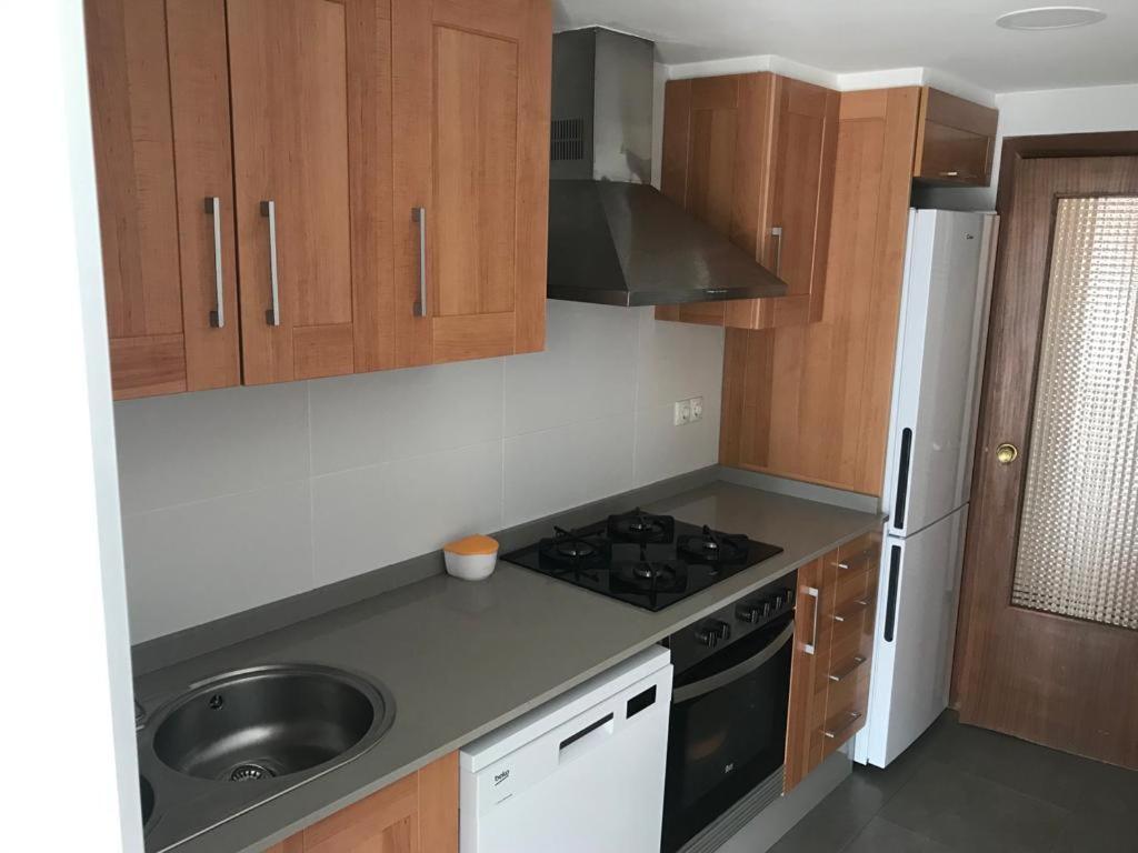 En Complejo Residencial Con Piscina Y Garaje Frente Al Mar Appartement *